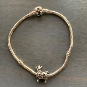 🎅🏻HOLIDAY SALE🎄Jiraffe charm